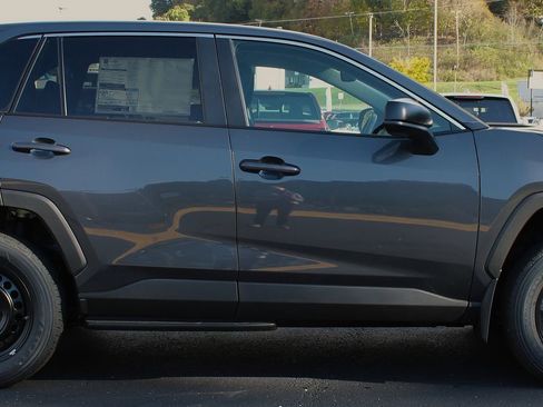 New 2025 Toyota RAV4 LE image 4