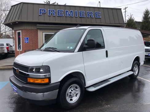 Used 2024 Chevrolet Express 2500 w/ Driver Convenience Package image 9