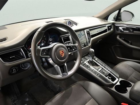 Used 2018 Porsche Macan AWD/4WD image 8
