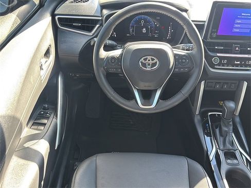 Used 2023 Toyota Corolla Cross XLE w/ Convenience Package image 18