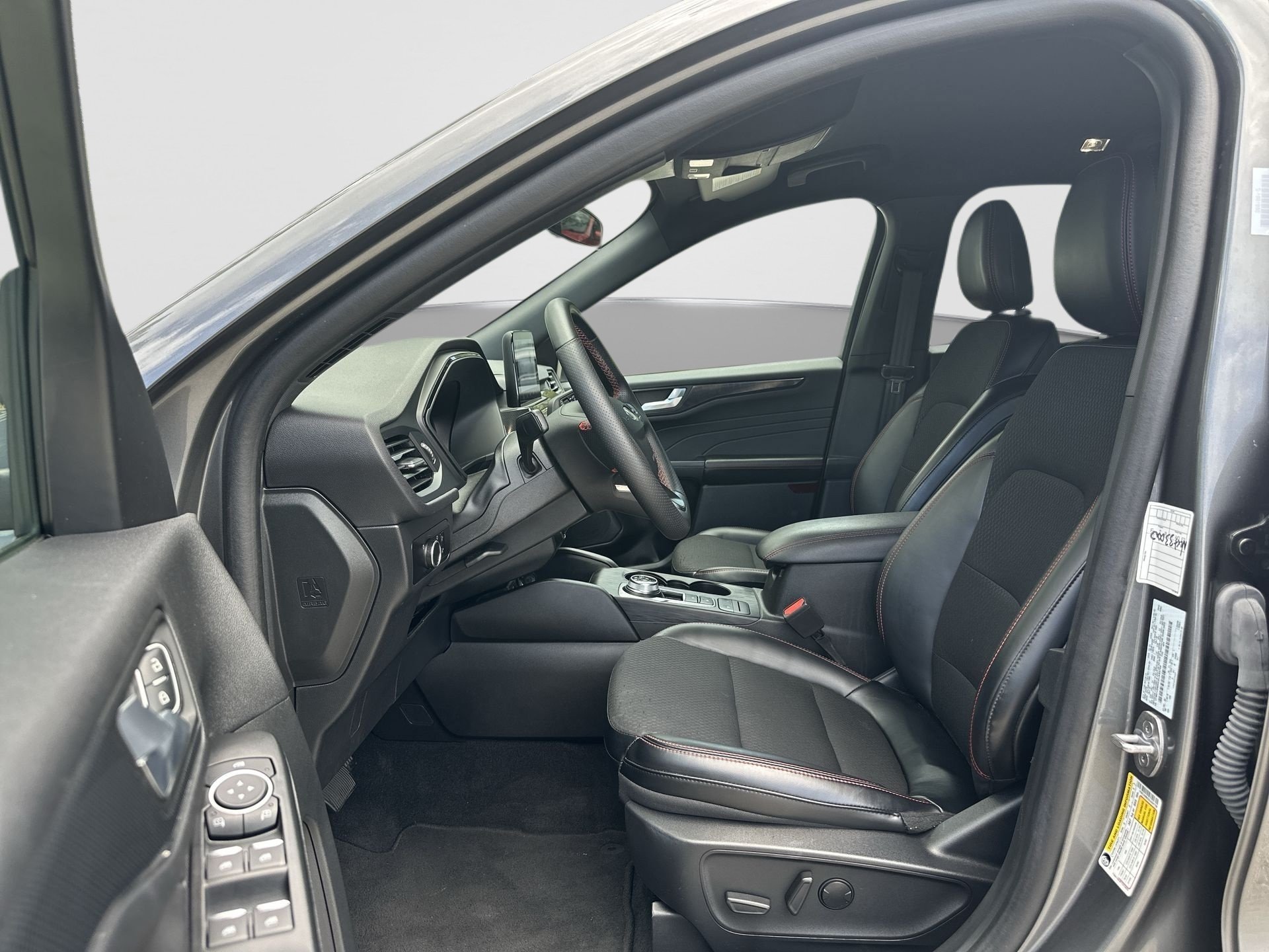 Used 2025 Ford Escape ST-Line AWD/4WD image 19
