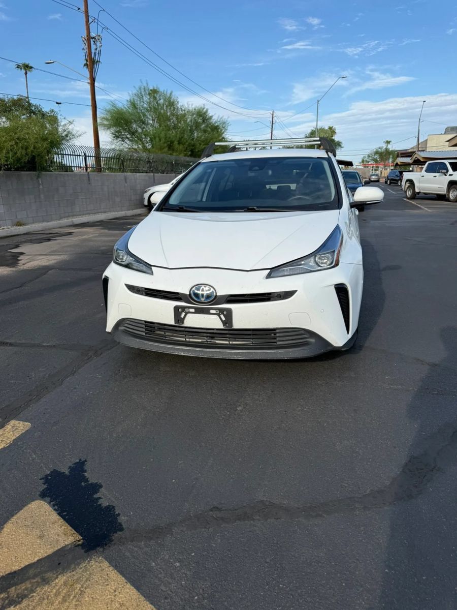 Used 2021 Toyota Prius LE FWD image 1