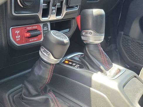Used 2023 Jeep Gladiator Rubicon w/ LED Lighting Group AWD/4WD image 30