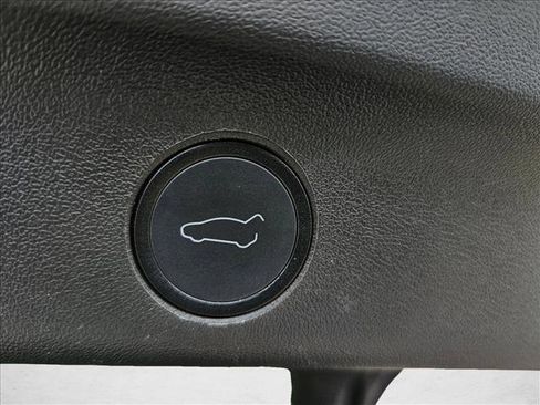 Used 2021 Tesla Model Y Long Range AWD/4WD image 23