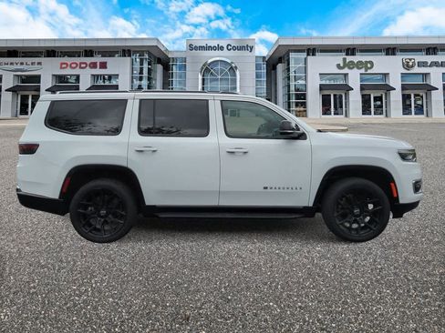 Used 2023 Jeep Wagoneer image 9