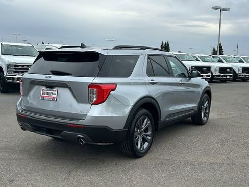 Certified 2022 Ford Explorer XLT w/ Equipment Group 202A image 3