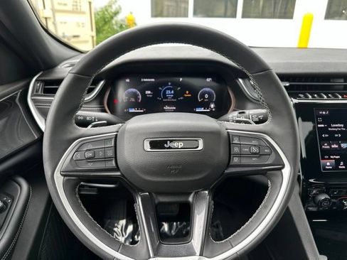 Used 2023 Jeep Grand Cherokee Altitude AWD/4WD image 22