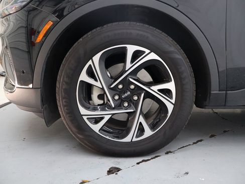 Used 2024 Lincoln Nautilus Premier image 12