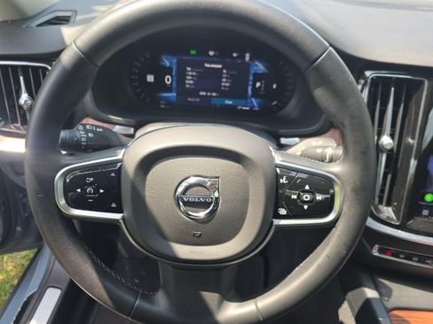 Used 2023 Volvo S60 B5 Plus AWD/4WD image 6