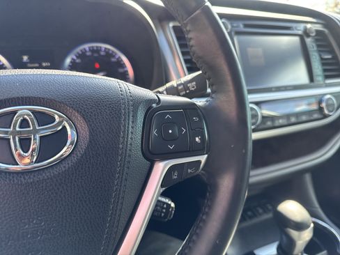 Used 2019 Toyota Highlander XLE image 20