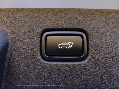 Used 2025 Kia Sportage SX image 32