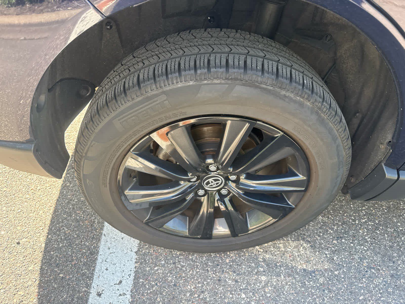 Used 2021 Toyota Venza LE w/ Carpet Mat Package (TMS) AWD/4WD image 4