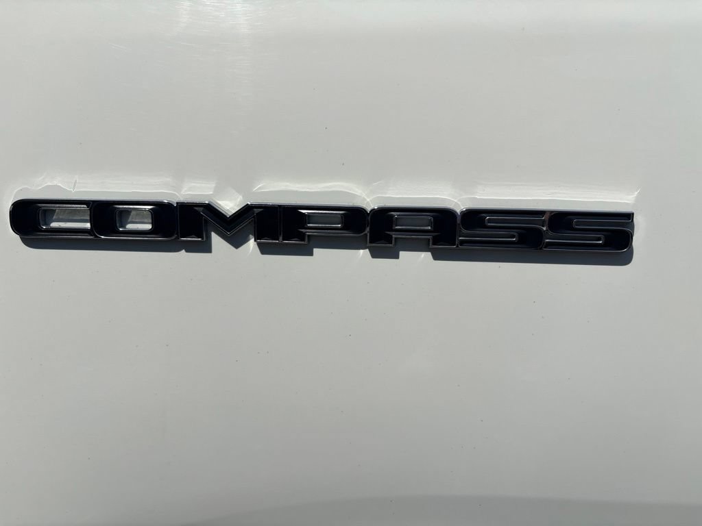 Used 2021 Jeep Compass Latitude AWD/4WD image 11