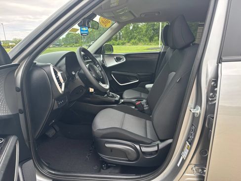 Used 2025 Kia Soul LX w/ LX Technology Package FWD image 15