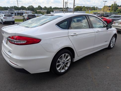 Used 2019 Ford Fusion SE FWD image 6