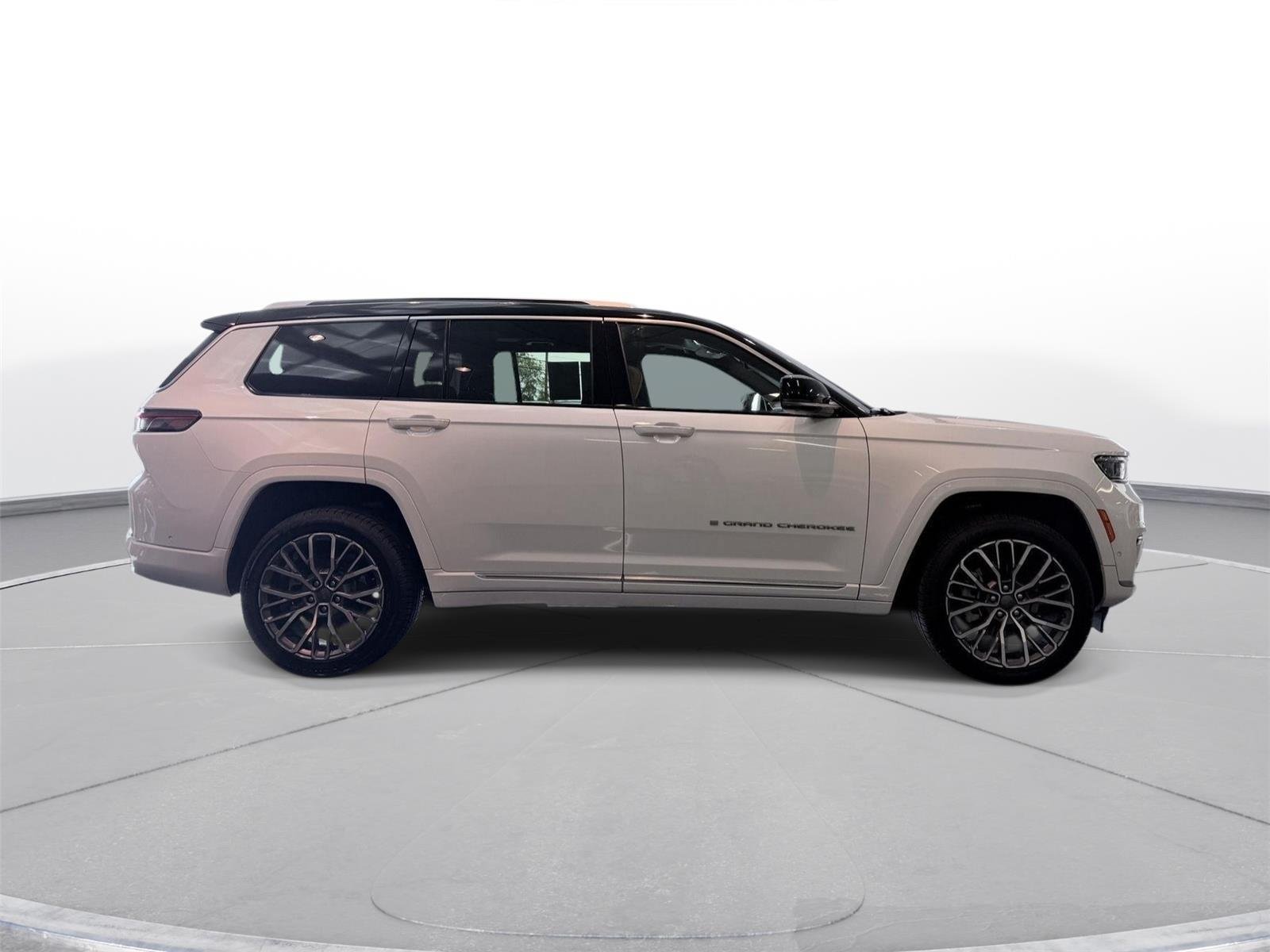 Used 2022 Jeep Grand Cherokee L Summit AWD/4WD image 18