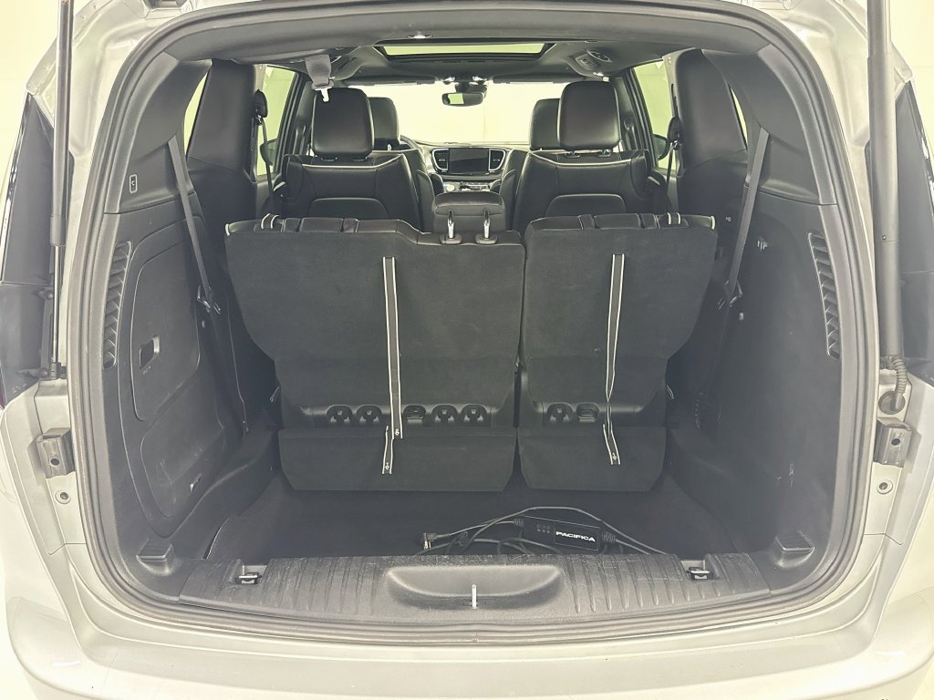 Used 2023 Chrysler Pacifica Limited w/ S Appearance Package FWD image 25