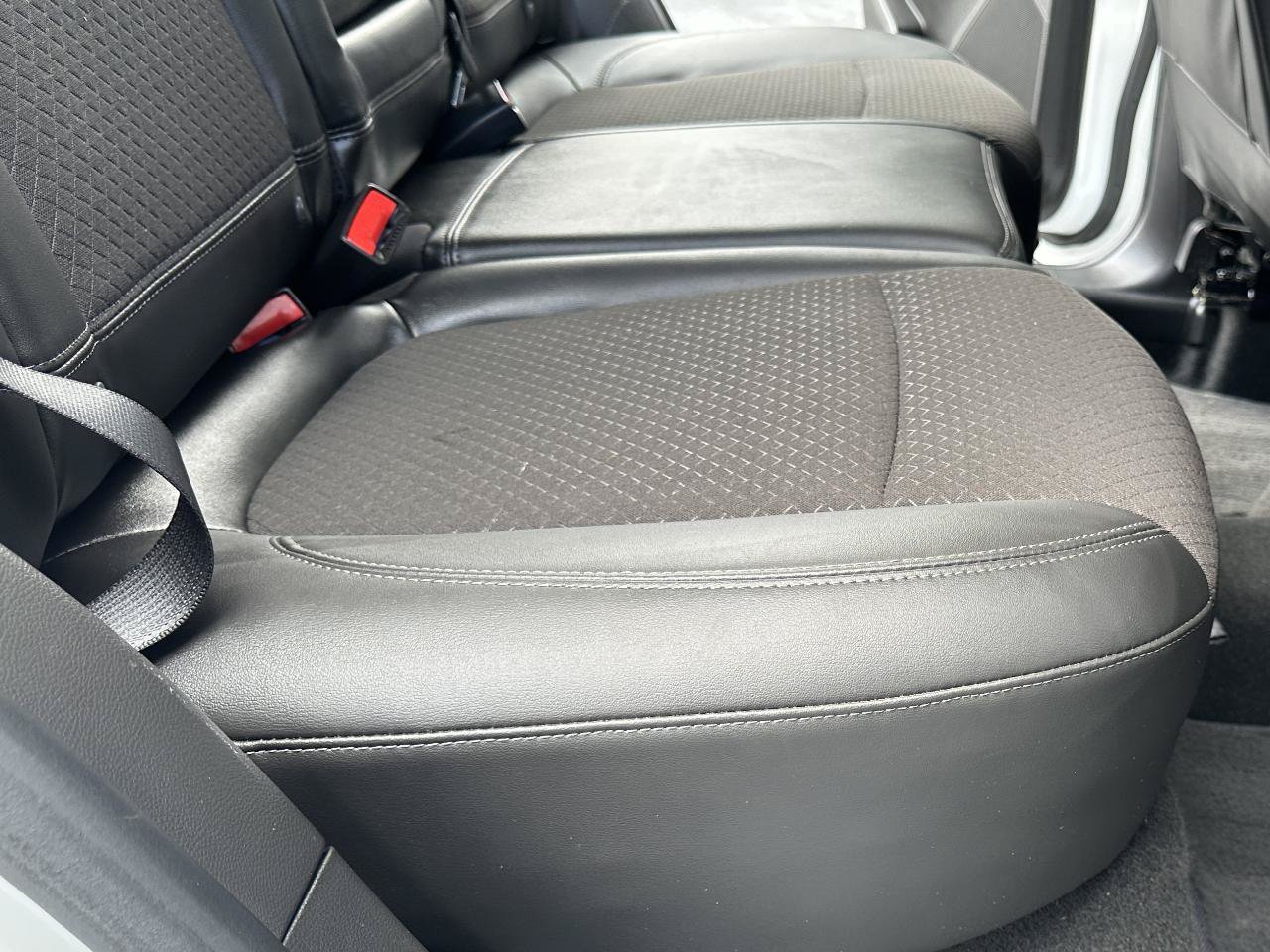 Used 2020 Buick Encore Preferred w/ Safety Package FWD image 38
