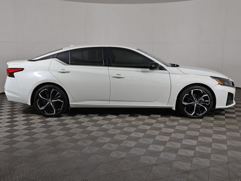 Used 2023 Nissan Altima 2.5 SR FWD image 15