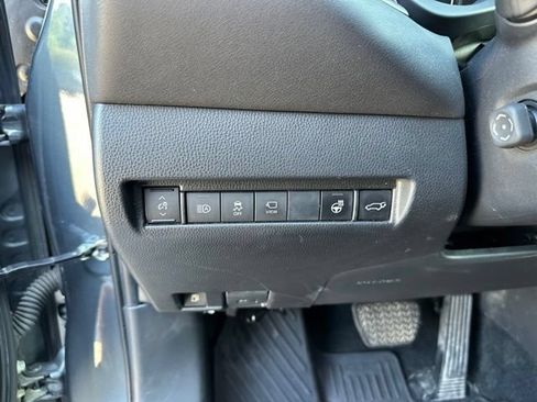 Used 2022 Toyota Venza Limited w/ Advanced Technology Package AWD/4WD image 21
