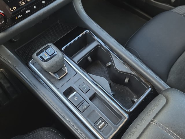 Used 2024 Nissan Pathfinder SV FWD image 26