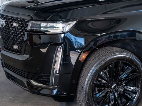 Used 2022 Cadillac Escalade Premium Luxury image 12