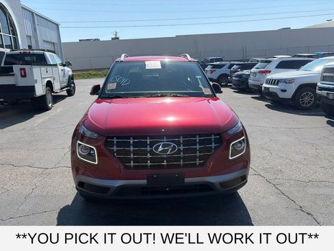 Used 2025 Hyundai Venue Limited FWD image 2