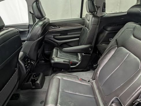 Used 2023 Jeep Grand Cherokee L Limited w/ Black Appearance Package image 13