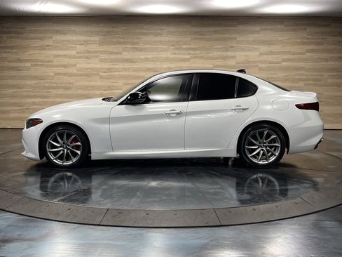 Used 2021 Alfa Romeo Giulia Ti w/ Nero Edizione image 21