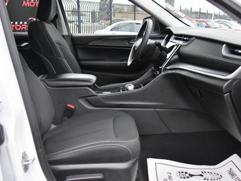 Used 2023 Jeep Grand Cherokee L Laredo image 46