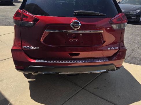 Used 2018 Nissan Rogue SV w/ Premium Package AWD/4WD image 4