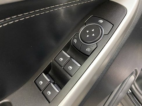 Used 2022 Ford Explorer XLT image 14