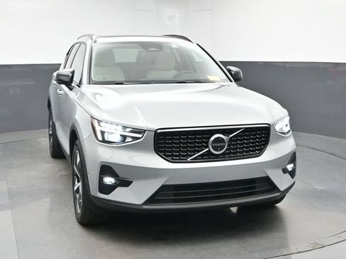 Used 2026 Volvo XC40 B5 Plus AWD/4WD image 2