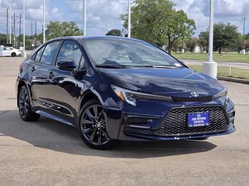 Used 2026 Toyota Corolla SE FWD image 2