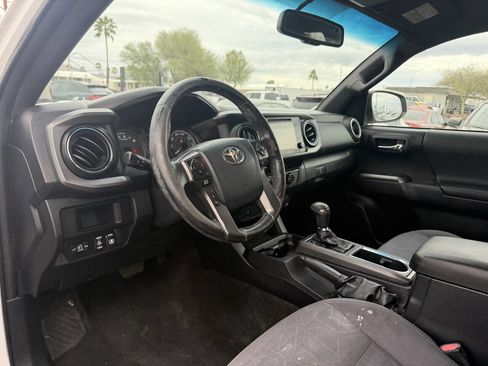 Used 2017 Toyota Tacoma TRD Sport w/ Tow Package image 18