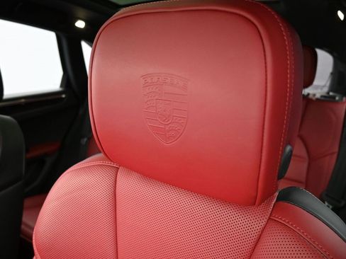 Used 2025 Porsche Macan image 8