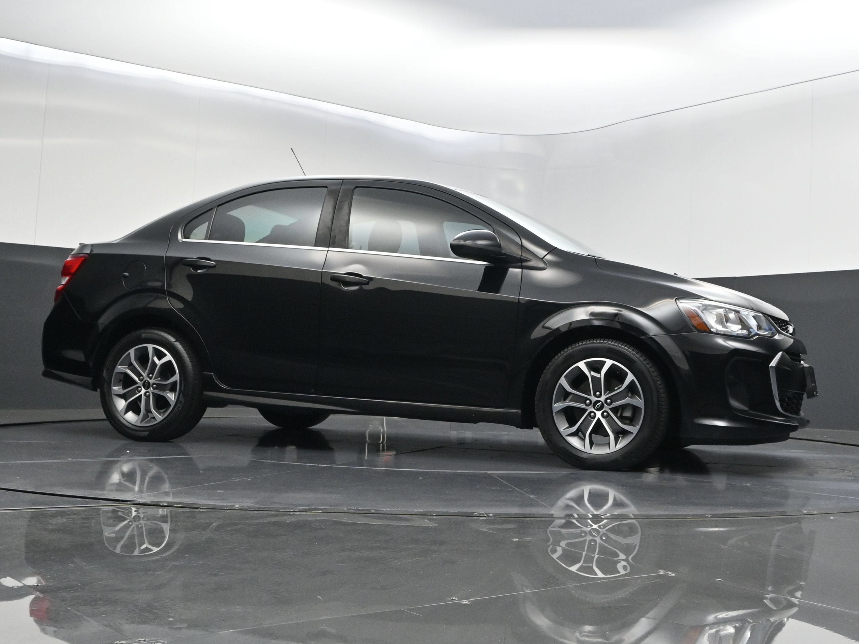 Used 2020 Chevrolet Sonic LT FWD image 43