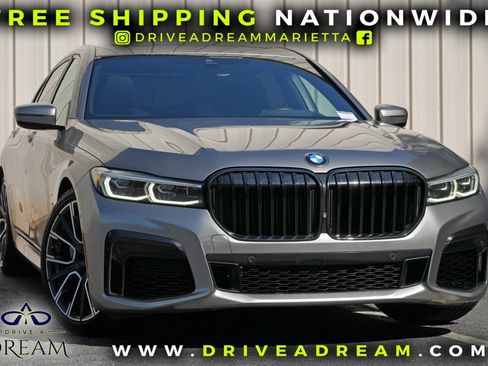 Used 2022 BMW 740i w/ M Sport Package RWD image 2