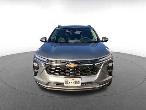 Used 2025 Chevrolet Trax LT image 5