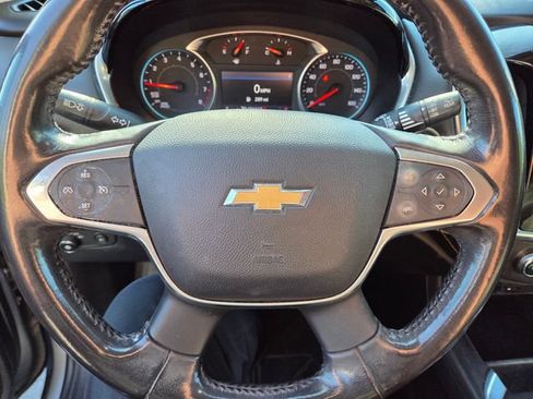 Used 2020 Chevrolet Traverse LT FWD image 19