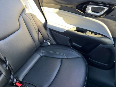 Used 2025 Jeep Compass Limited image 39