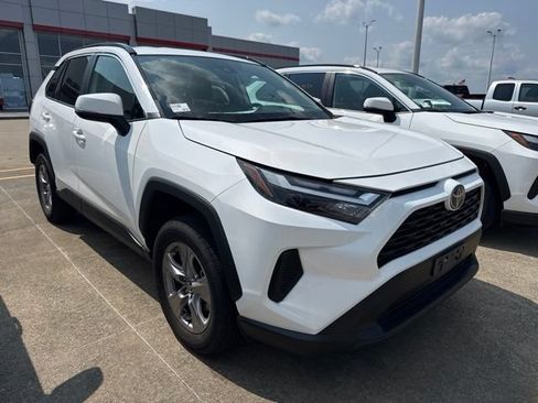 Used 2025 Toyota RAV4 XLE AWD/4WD image 10