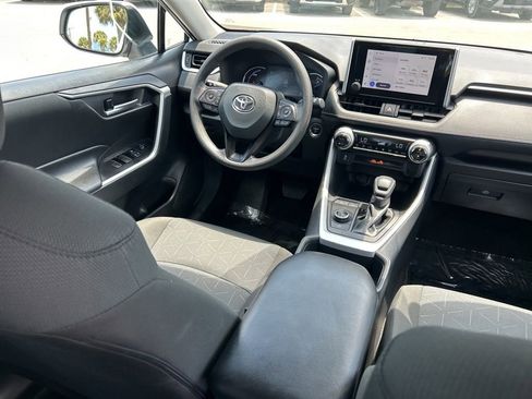 Used 2025 Toyota RAV4 XLE AWD/4WD image 10