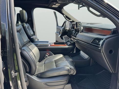 Used 2018 Lincoln Navigator Reserve w/ Technology Package image 12