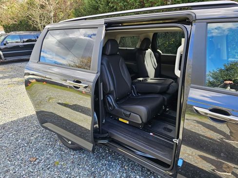 New 2026 Kia Carnival EX image 26