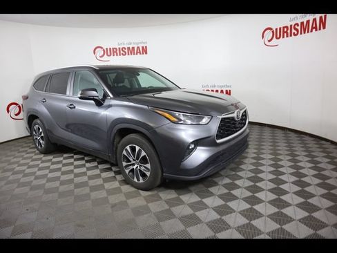 Used 2024 Toyota Highlander XLE FWD image 25