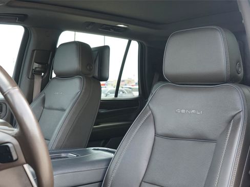 Used 2021 GMC Yukon Denali w/ Denali Ultimate Package AWD/4WD image 11