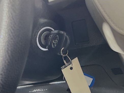 Used 2014 Toyota RAV4 LE image 23