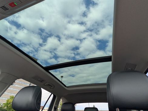 Used 2024 Volkswagen Tiguan SE w/ Panoramic Sunroof Package AWD/4WD image 32
