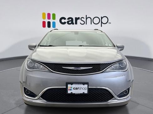 Used 2019 Chrysler Pacifica Touring-L FWD image 8